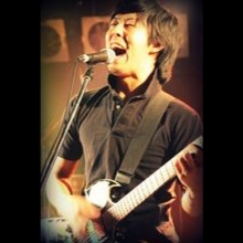 JOHNNY HOWLING